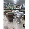 Image 1 : Copper/Brass/Metal Vases/Urns - 4