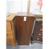 Image 1 : Mahogany Burl Pedestal