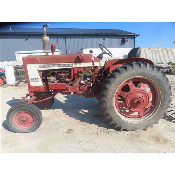 International Farmall 504 Gas Dual Hydraulics 540PTO Adjustable Axle Good Rubber 13.6-38 