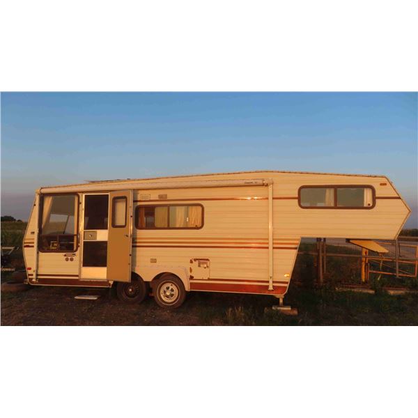 **OFFSITE HWY 8** 1984 Travelaire Gooseneck 24ft with Awning, Heater,