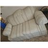 Image 4 : Lazy Boy Love Seat - In Good Condition (Will Need A Cleaning)+ Cushions