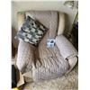 Image 2 : Lifestyle Solutions - Microfiber Recliner - Tip Top Condition + Plus Protector Mat