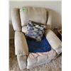 Image 2 : Lifestyle Solutions - Microfiber Recliner - Tip Top Condition + Plus Protector Mat
