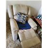 Image 3 : Lifestyle Solutions - Microfiber Recliner - Tip Top Condition + Plus Protector Mat