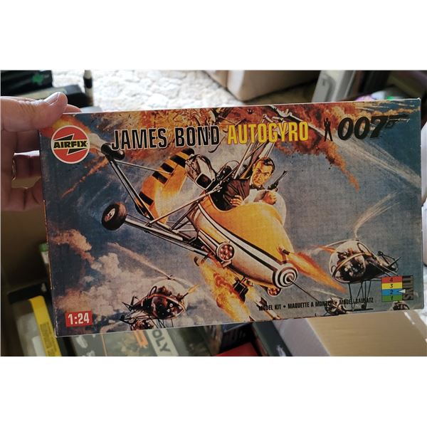 Airfix James Bond Autogyro 007 1:24 Scale Model Kit