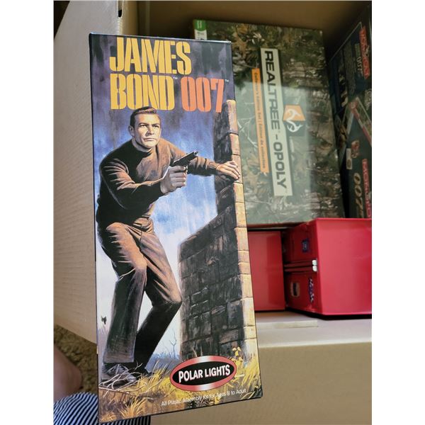 Polar Lights James Bond 007 Model # 5035 Sealed Model Kit