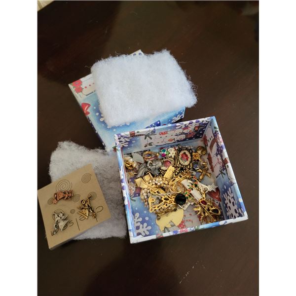 Box of Jewellery - Unsearched