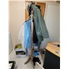 Image 1 : Pantspresser Valet + Hall Tree