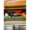 Image 3 : Contents Right Side Shelf