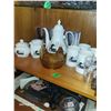 Image 1 : Contents of Shelf - Mitnonware Ducks + Indiana Glass Hen on Nest + Coca Cola Glasses