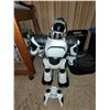 Image 2 : WowWee Robosapien Robot TOy