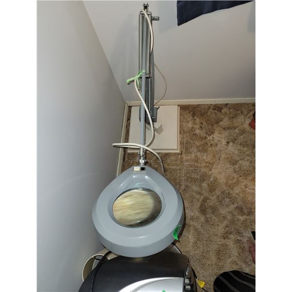 Large and Heavy Desk Top Hobby Light - Great Extension on the arm