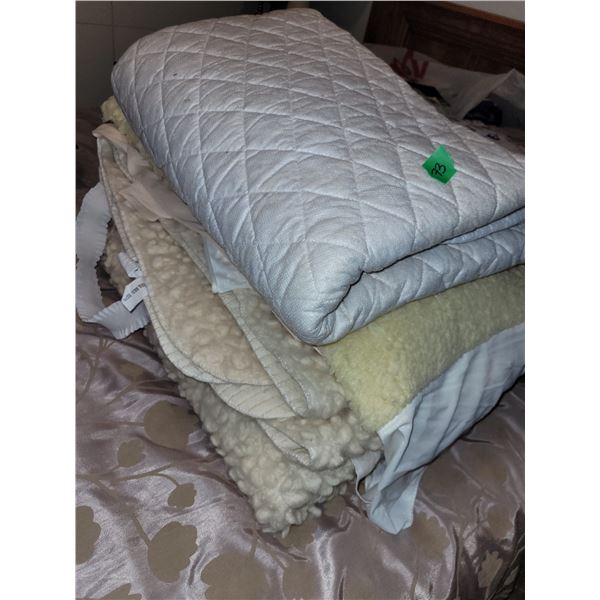 Lot of Vintage Mattress Topper to Keep Warm - Australian Wool Cover + - All for a Double Sized Bed