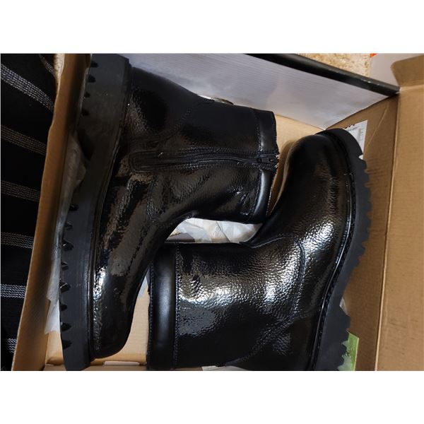 New Denver Hayes Mens Black Boots - Size 10 - Has been oiled to maintain the leather
