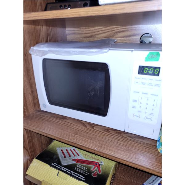 GE Microwave - Model JES335 or JE635