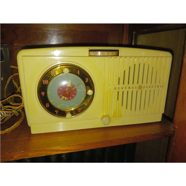 Vintage 1950s General Electric Model 518F Radio Alarm Clock Tube Radio