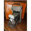 Image 2 : Vintage 1950s Polaroid Land Camera Model: 80 & Leather Case