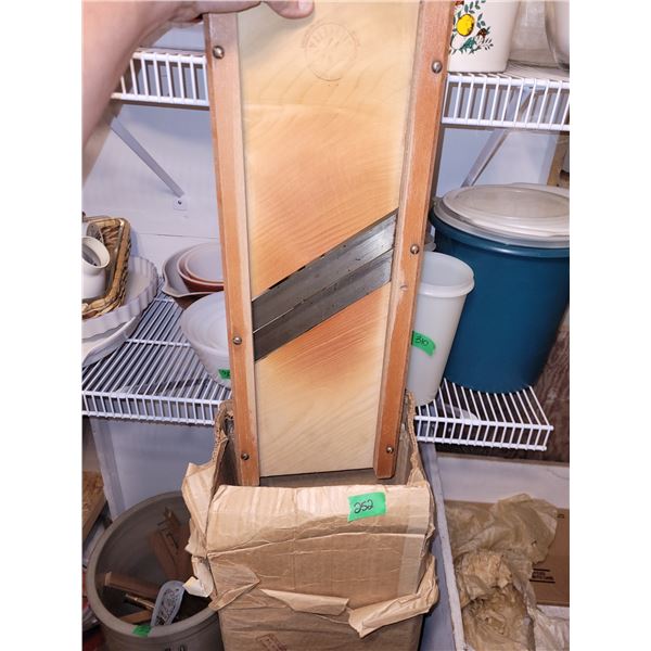 Vintage Silvretta Cabbage Kraut Slicer in Original Box