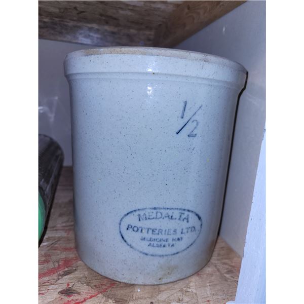 1/2 Galllon Medlta Crock