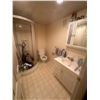 Image 1 : Contents of Bathroom on Main Floor