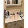 Image 3 : Contents of Bathroom on Main Floor