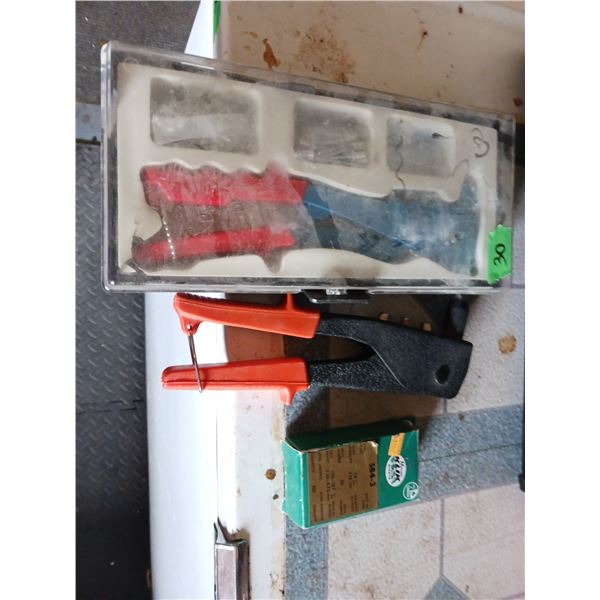 Lot Of 2 Riveters & Rivets, Cal Hawk Tools CPL60PHS 2-Way Hand Riveter Set & Arrow Rivet Fastener RH