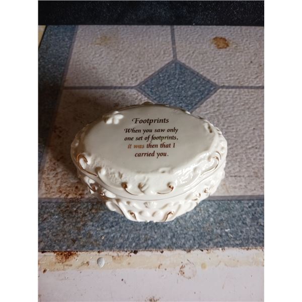 Vintage 1997 LENOX Fine Porcelain Handcrafted "Footprints" Music Box