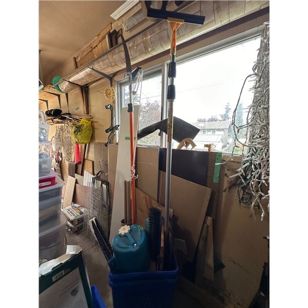 Recycle Bin with Garge/Outdoor Items