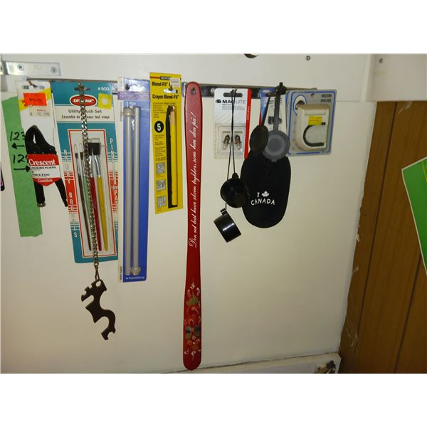 Contents on Pegs