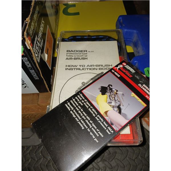 Badger Air Brush & Campbell Hausfeld 12 Piece Air Brush Kit