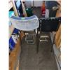 Image 2 : 2 Shop Chairs
