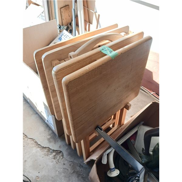 Lot of 4 Wooden TV Trays with Tray HOlder