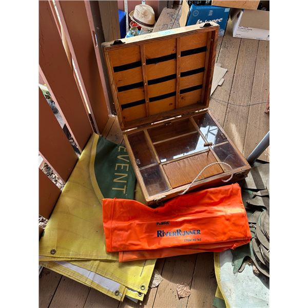 Vintage Wooden Salemans Dispay Case +