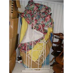 Single day bed with bedding (227)