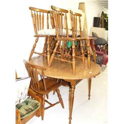 Oak finish table, 6 chairs and 2 leaves (227)