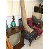 Image 1 : TV, 2 lamps, 3 chairs, carpet, 2 file cabinets, mirror, stereo cabinet and 2 trash cans (227)