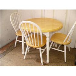 Round table with 3 chairs (227)