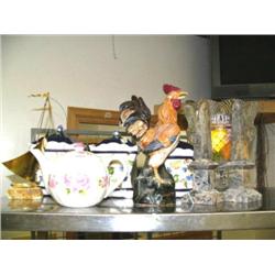 Lot of kitchen door: cookie jars, chicken, glass bowl, teapot and stone sculpture (234)