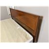 Image 2 : Queen Bed Frame & Boxspring