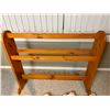 Image 2 : Quilt Rack with 2 Blankets
