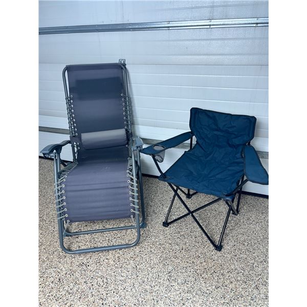 2 Folding Chairs