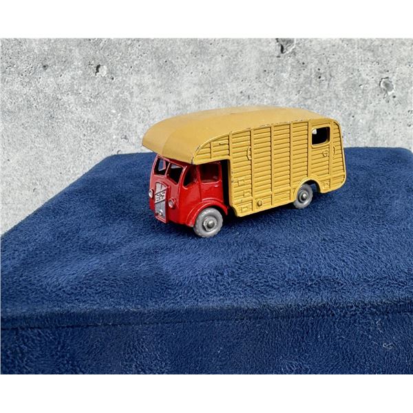 Lesney No 35 Marshall Horse Box MK7