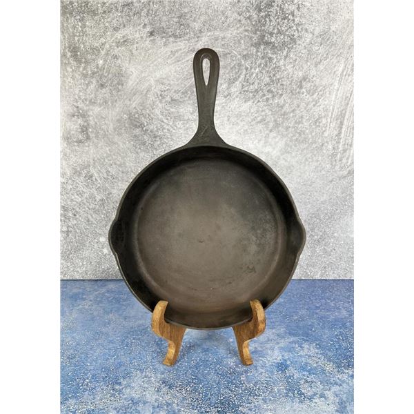 Martin Stove & Range Company No 7 Cast Iron Pan