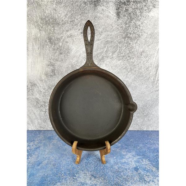 Ornate Handle Number 10 Cast Iron Skillet