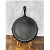 Image 2 : Lodge Number 12 SK Cast Iron Skillet D