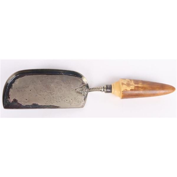 VINTAGE MAPPIN & WEBB SILVERPLATE CRUMBER W/ HORN