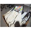 Image 1 : 12 pairs Of Med Work Gloves
