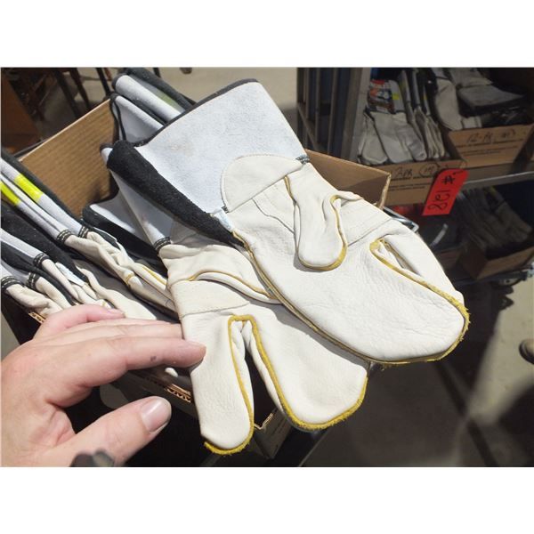 6 Pairs Of XL Work Gloves