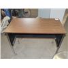 Image 2 : Small Desk On Wheels w/ 2 Stainless Steel Stools