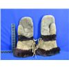 Image 2 : Native American Leather Mitts with Beadwork and Fur